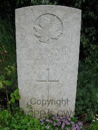 Etaples Military Cemetery - Lockwood, Terence Cochran
